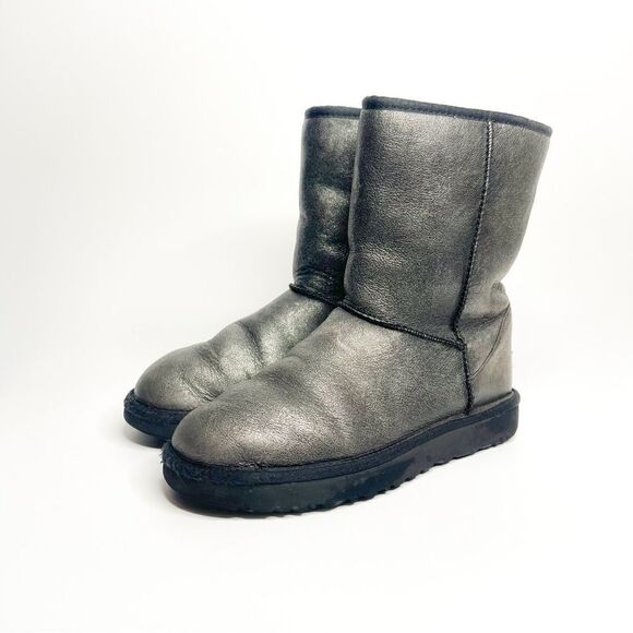 UGG Shoes - 🍋 UGG • Women’s Classic Short II Winter Boots Iridescent Metallic Silver Size 8